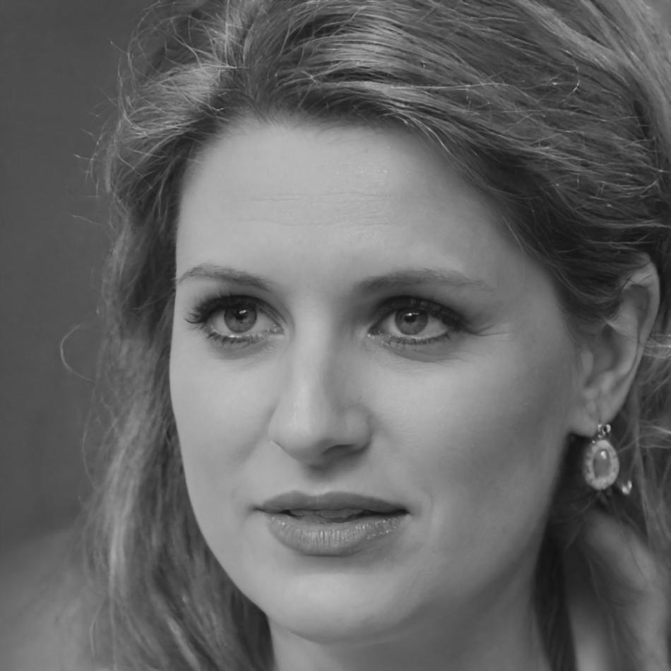 Анна Петрова - Brand Designer